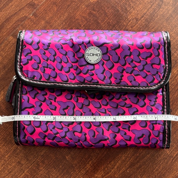 Soho Fuchsia and Violet Travel Pouch Like New - Picture 11 of 11